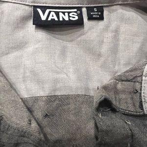 Men’s flannel shirt, like new condition, size small.